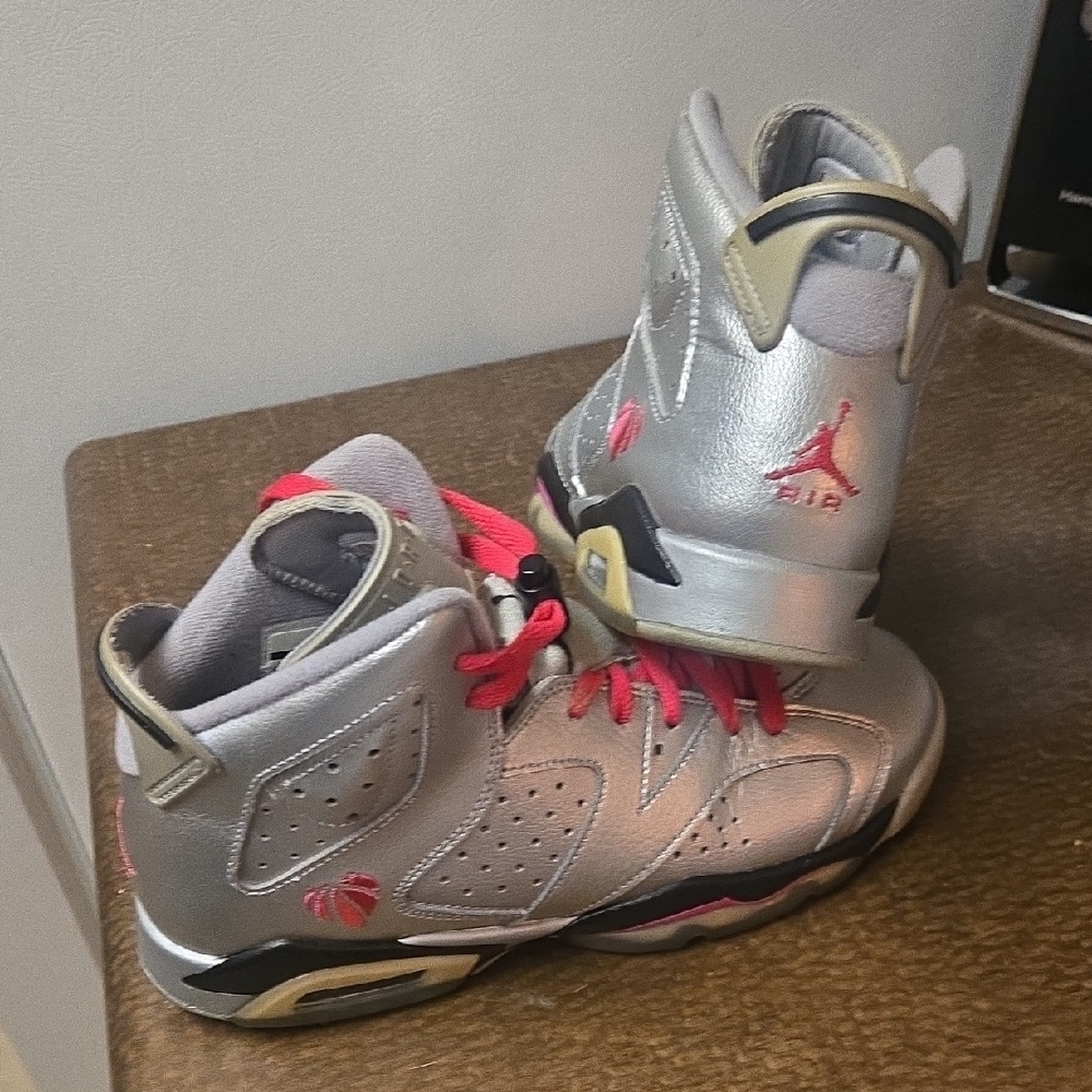 Jordan 6 Valentines Day (2014) 6.5y